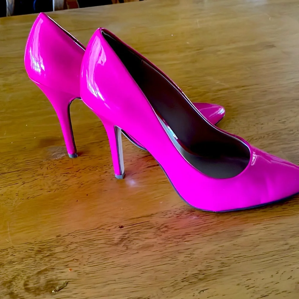 Delicious Bright Pink Patent Pointed-Toe Pumps